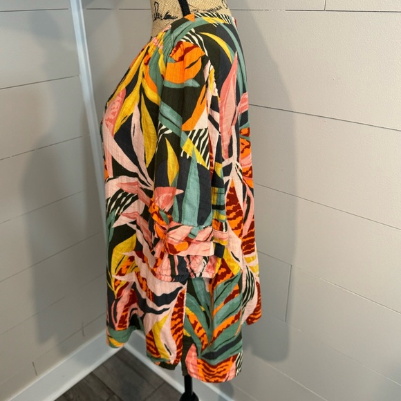 Tropical Print Button Front Short Sleeve Top - Picture 2 of 8